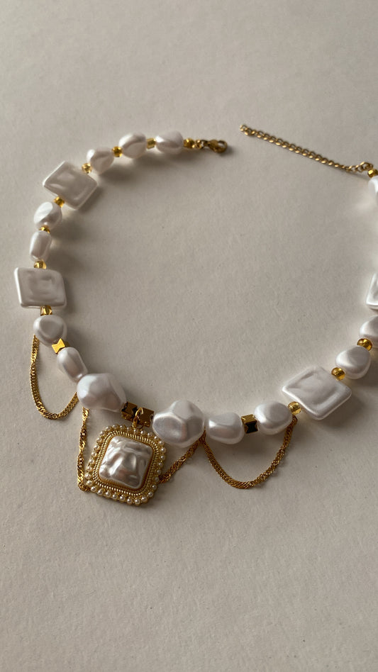 CHUNKY PEARL CHOKER