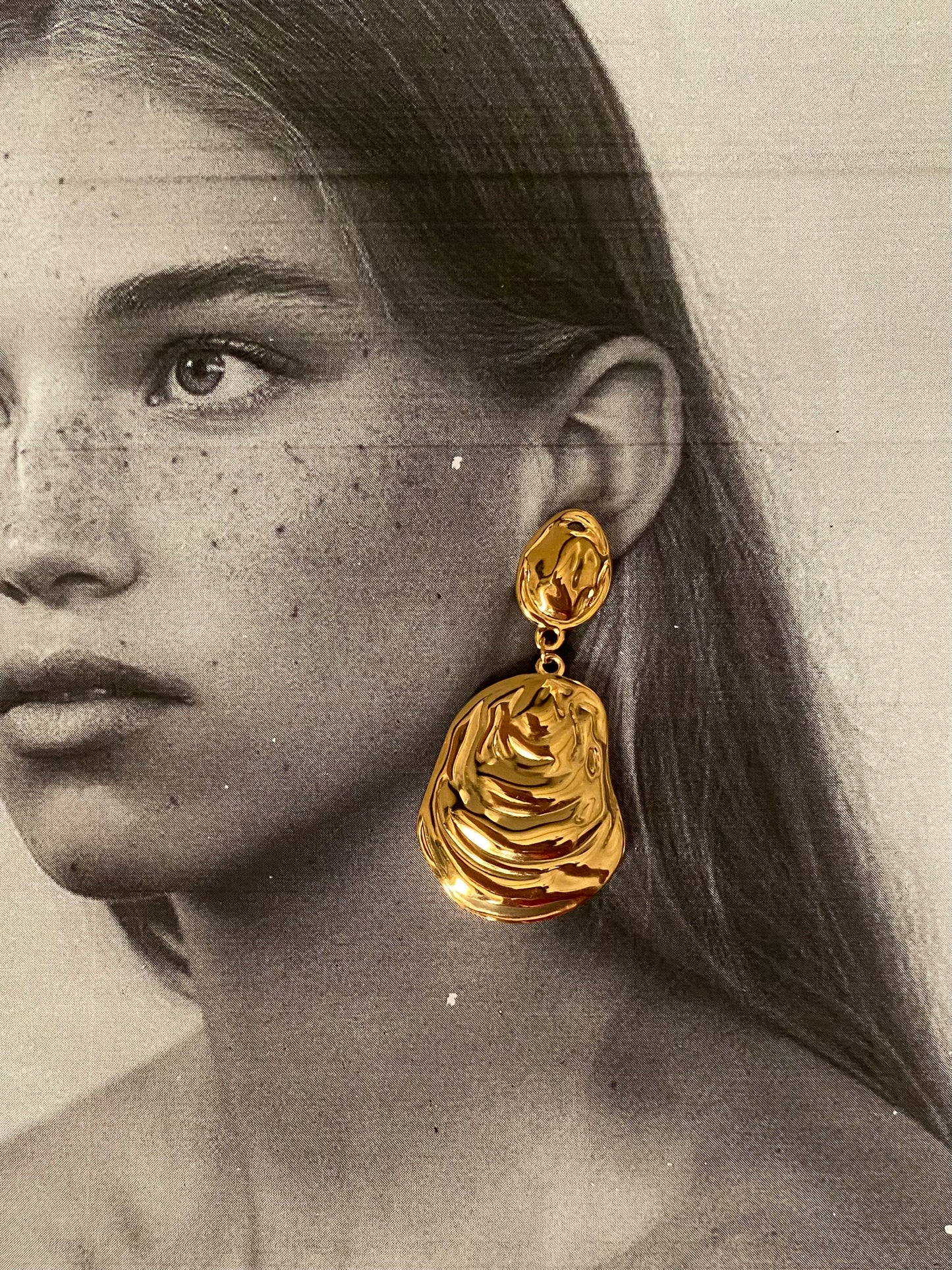 SWIRL DROP EARRINGS