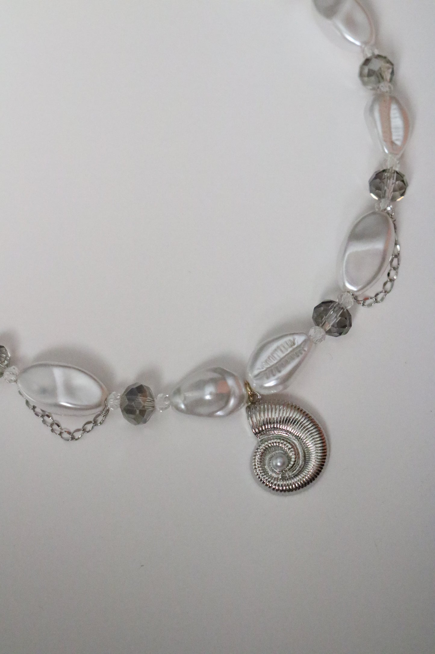 SILVER SNAIL PEARL CHOKER