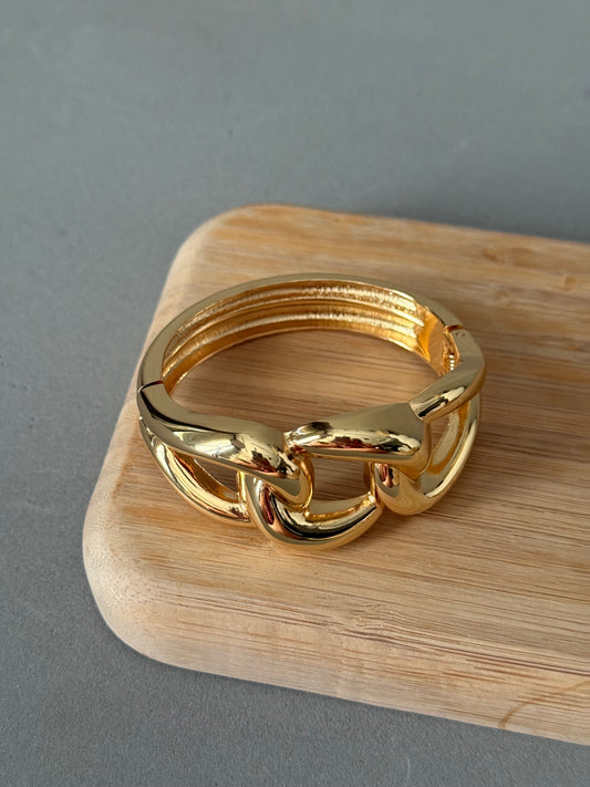 TWISTED BOLD BANGLE