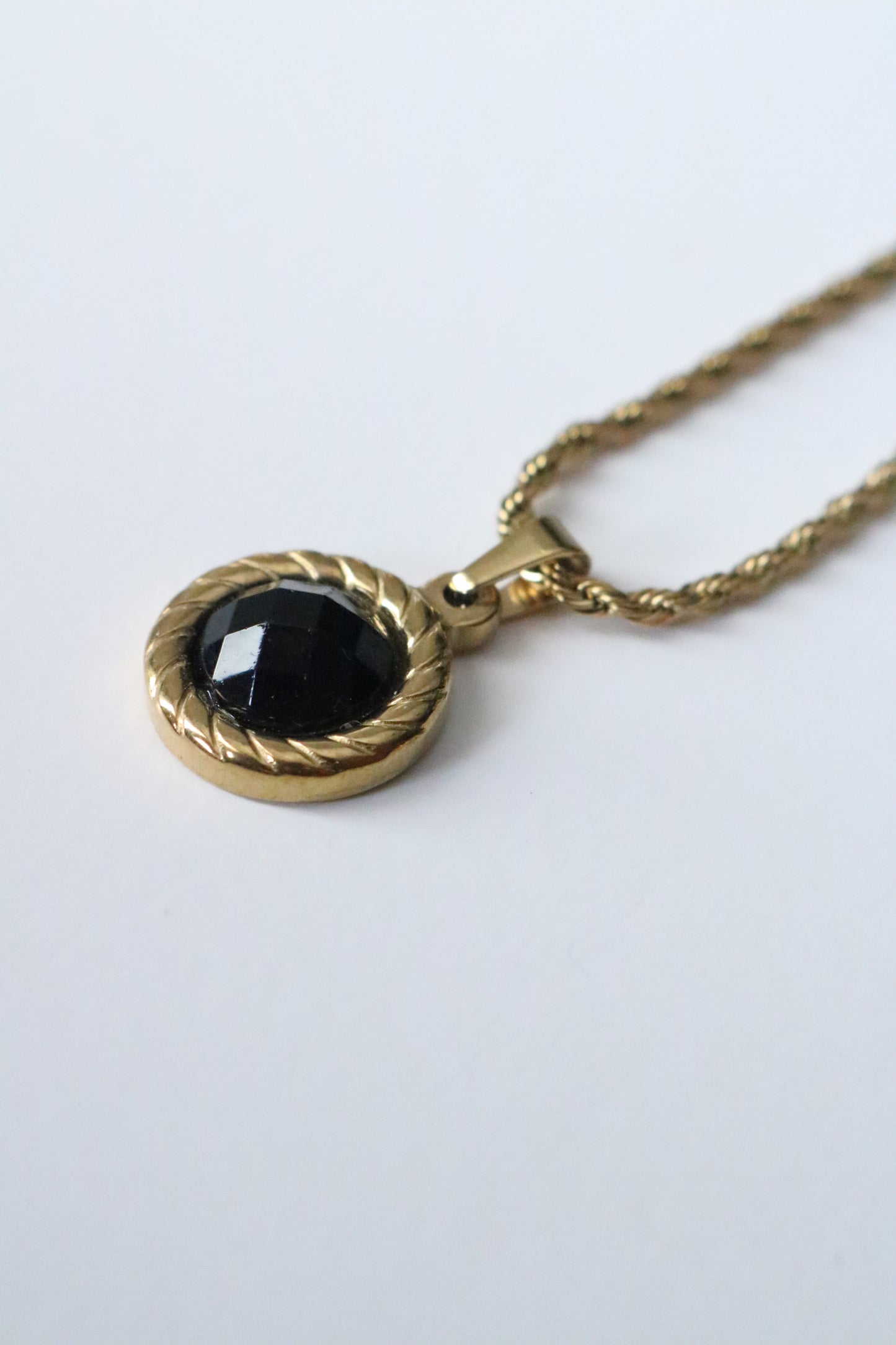 VALERINA NECKLACE