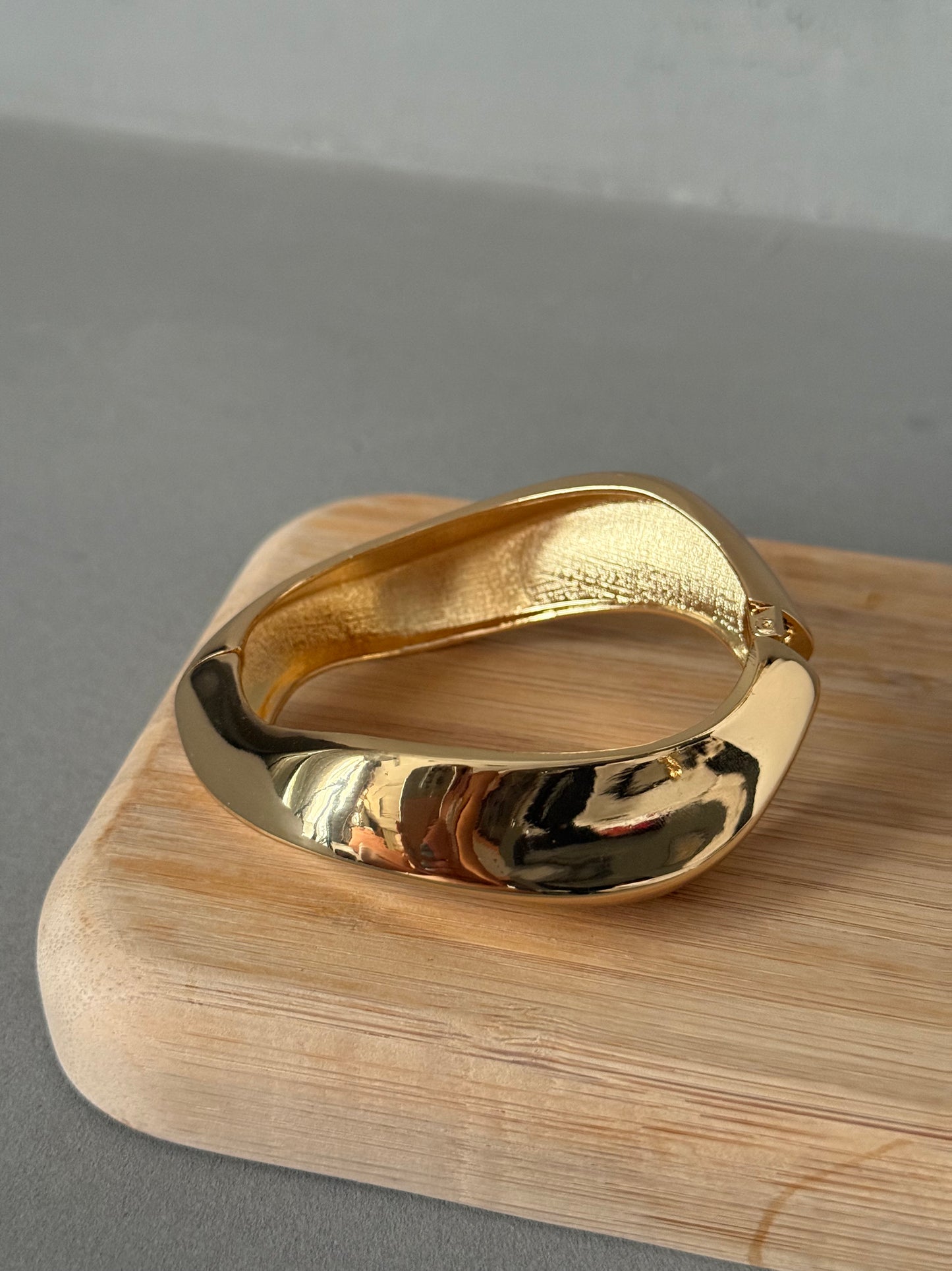 WAVE BANGLE