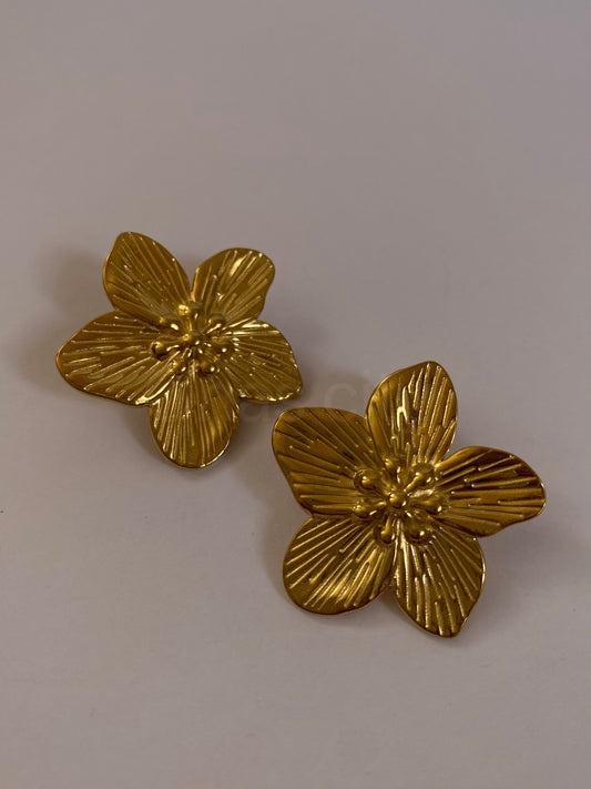 DAINTY FLOWER STUD EARRINGS