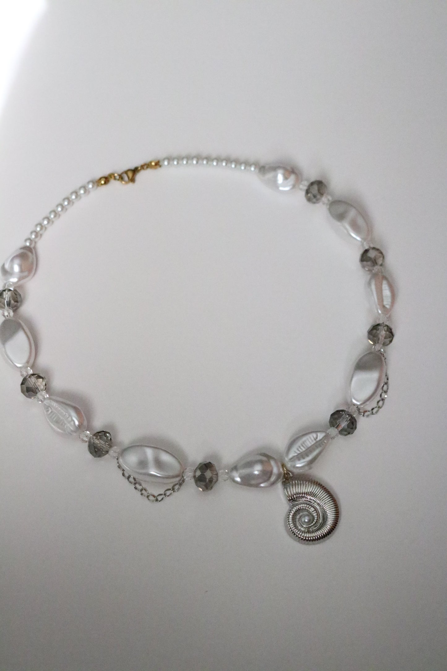 SILVER SNAIL PEARL CHOKER