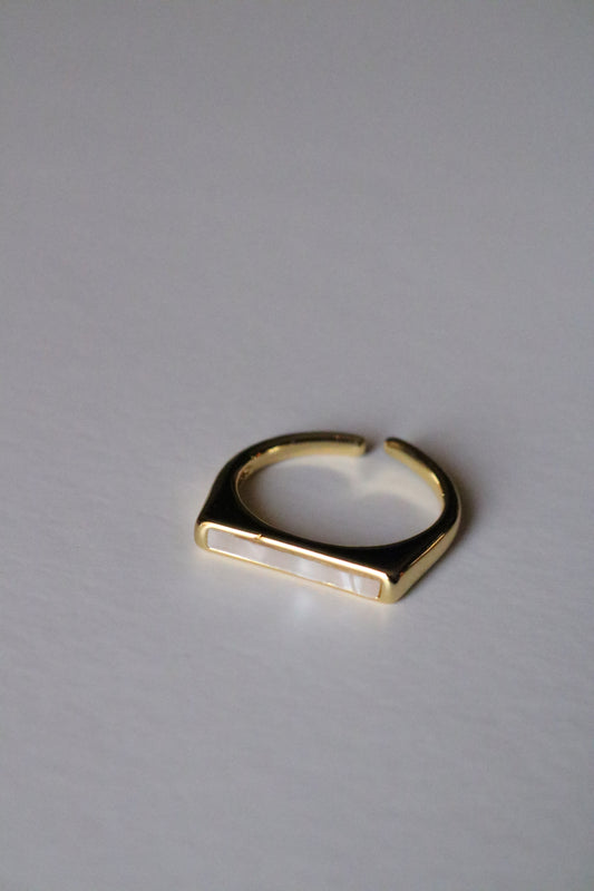 WHITE SIGNET RING (free size)