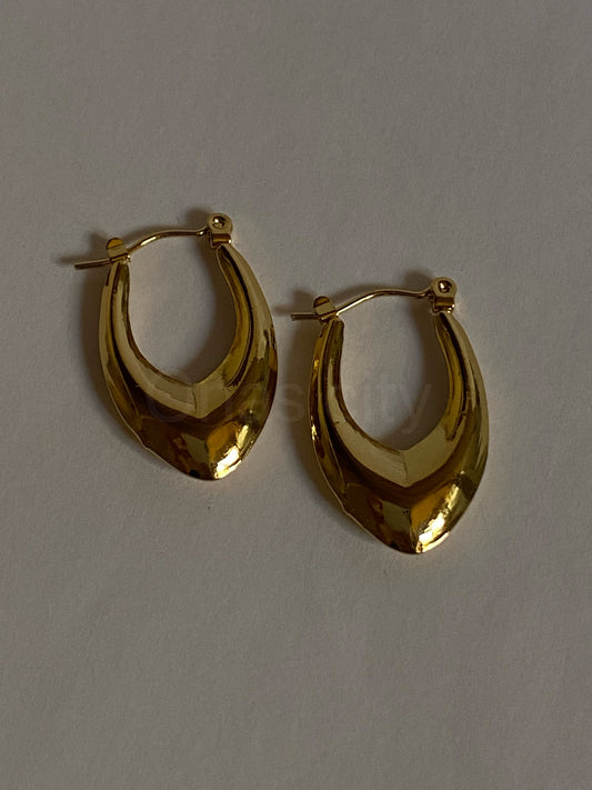 MINI V SHAPED EARRINGS