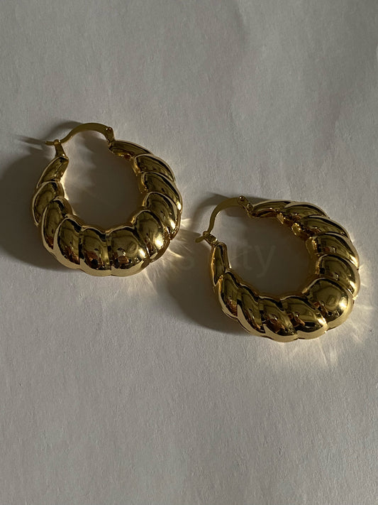 CROISSANT DANGLE HOOPS