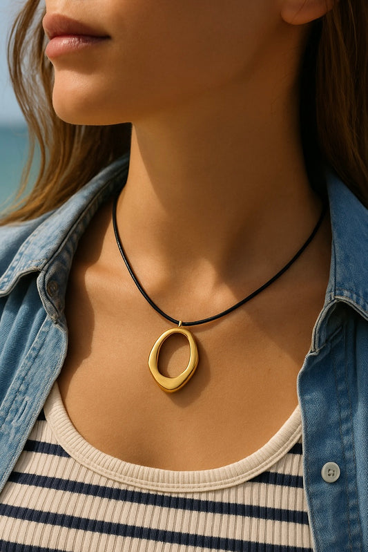 OPEN OVAL NECKLACE