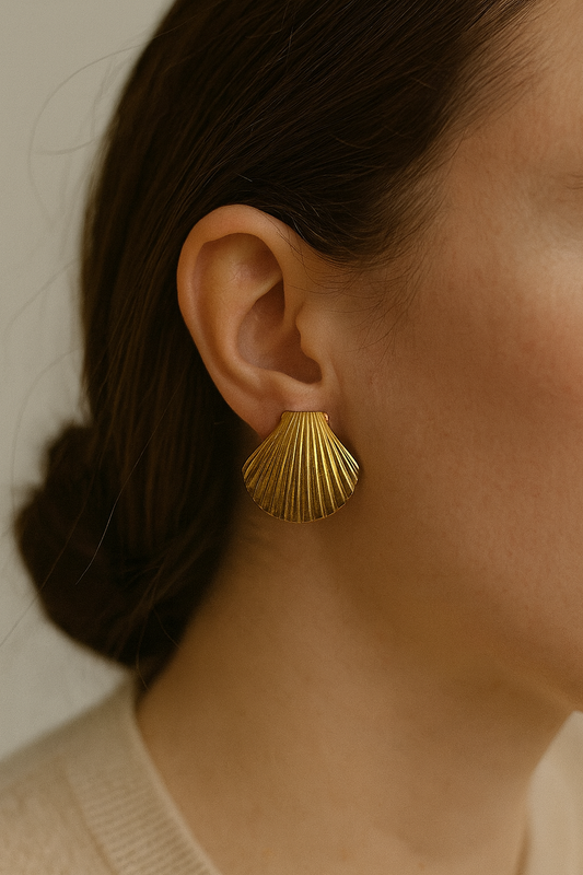 SHELL STATMENT EARRINGS