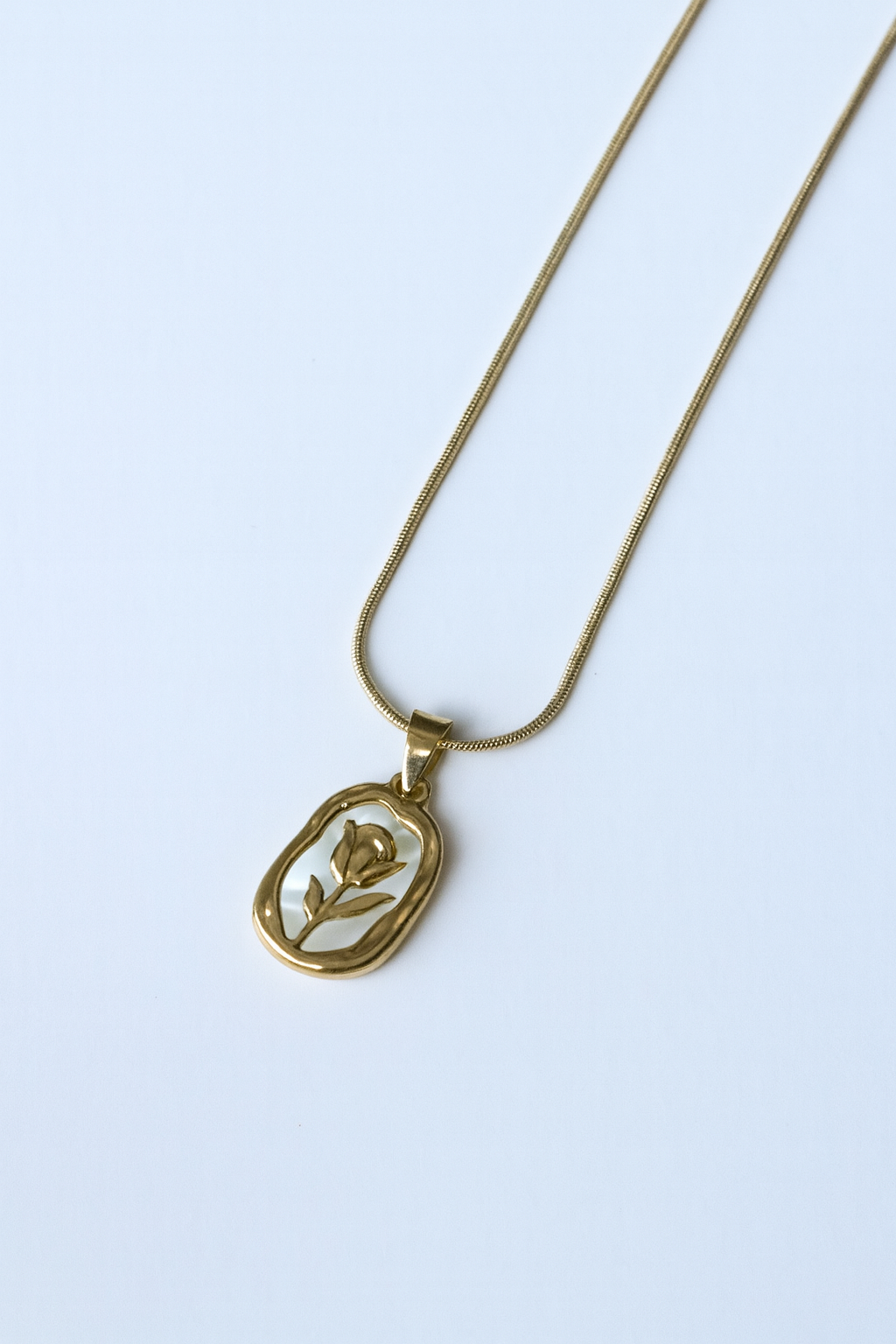 GOLD ROSE WITH WHITE BACKGROUND NECKLACE